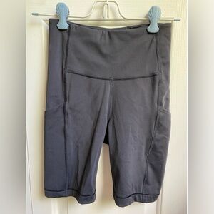 Athleta Stash Pocket 7” Short, Black, XXS